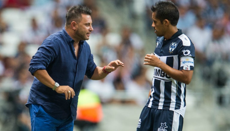 Mohamed reparte instrucciones en partido de Rayados