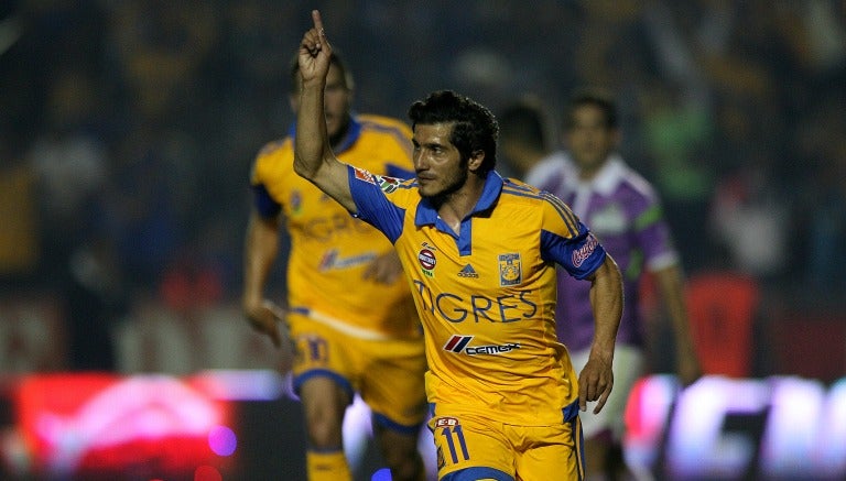 José Rivas festeja el gol contra Jaguares