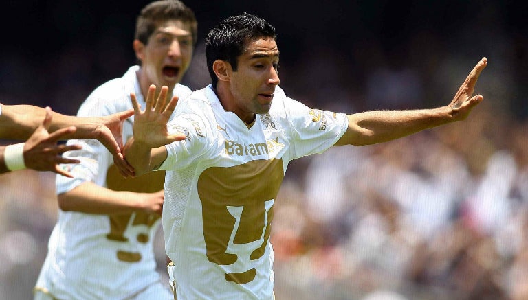 Luis Fuentes en partido contra Rayados