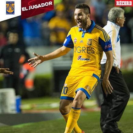 Gignac se acerca a sus compañeros en festejo