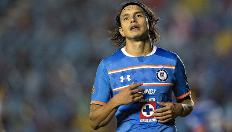 Gerardo Flores en partido con Cruz Azul