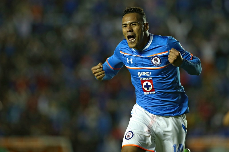 Aldo Leao Ramírez celebra un gol con Cruz Azul