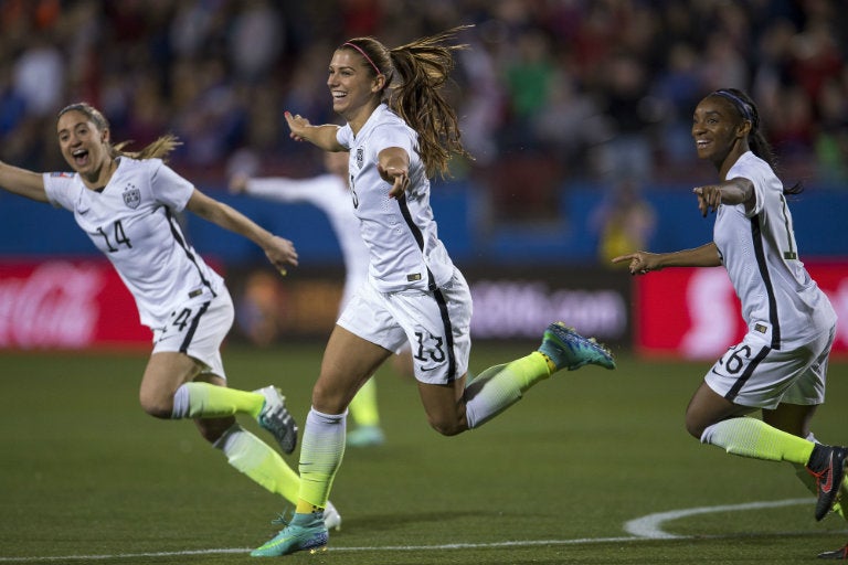 Alex Morgan festeja un gol contra Costa Rica