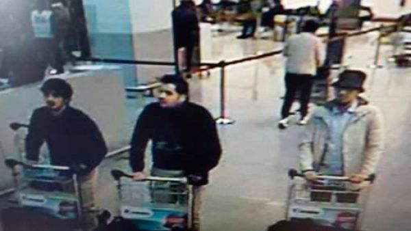 Presuntos terroristas en el aeropuerto de Bruselas, antes de los ataques