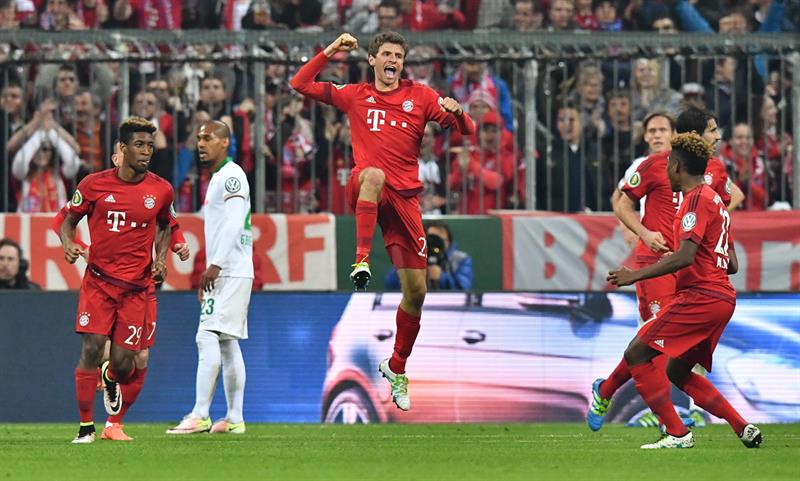 Müller celebra una anotación del Bayern Munich