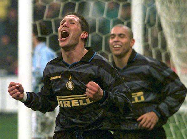 Simeone celebra un gol con el Inter de Milán