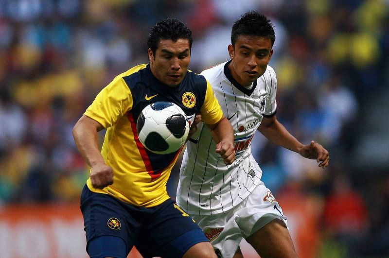 Salvador Cabañas jugando un encuentro con el América