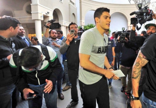 Raúl Jiménez llegando a San Diego