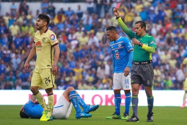 Oribe Peralta es expulsado en un juego frente a Cruz Azul