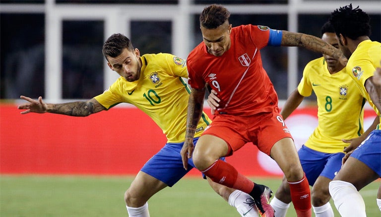 Lucas Lima y José Paolo Guerrero