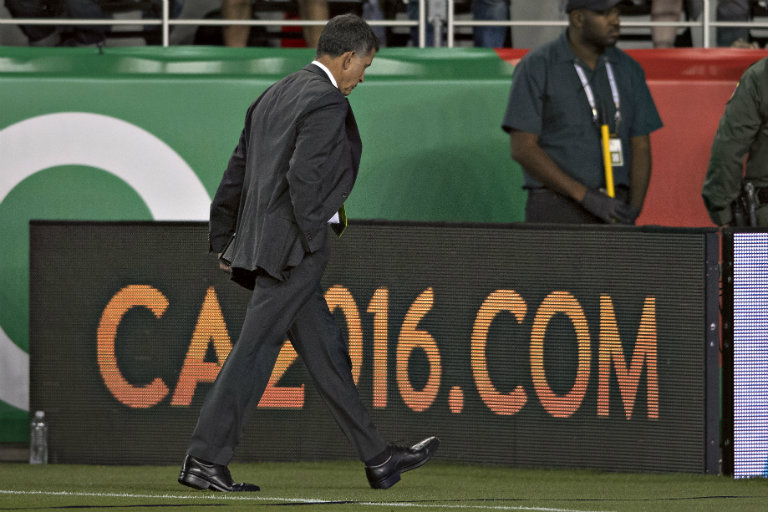 Osorio Abandona el terreno de juego, tras goleada contra Chile