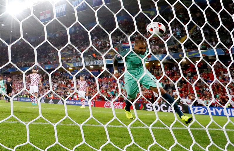 Quaresma remata para poner el 0-1 contra Croacia 