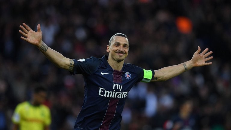 Zlatan celebra anotación con PSG