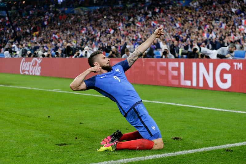 Olivier Giroud celebra uno de sus goles frente a Islandia