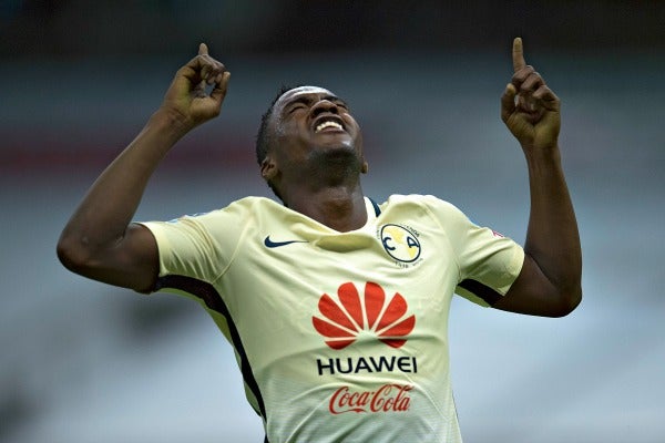 Renato celebra su primer gol con América en la Copa MX