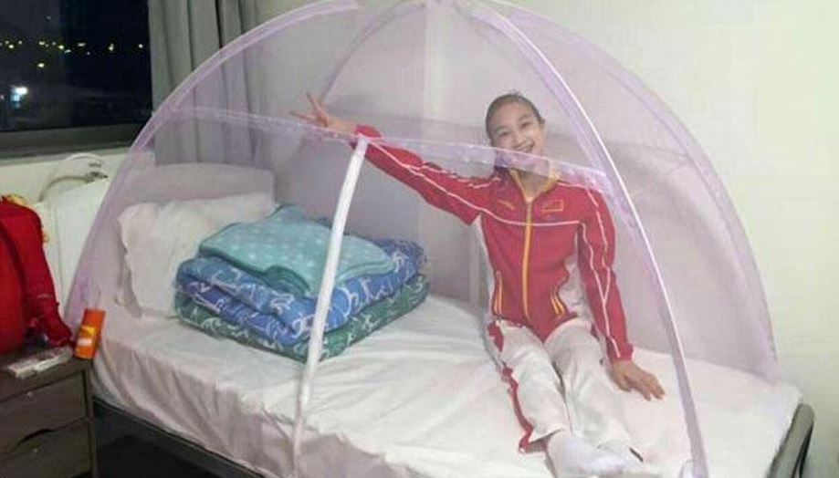 Deportista de la delegación china se encierra en el mosquitero