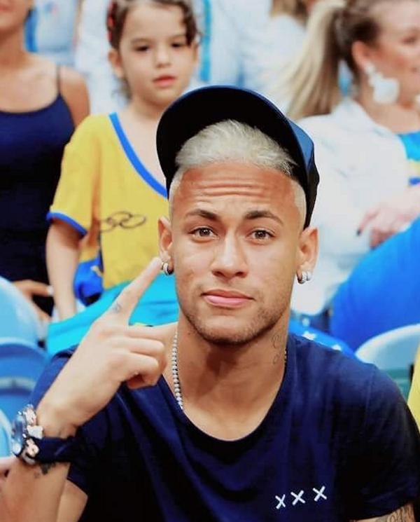 Neymar presume su nuevo color de cabello