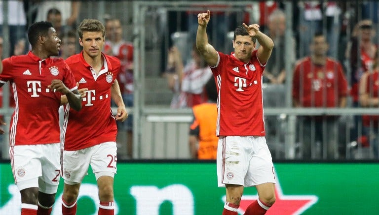Robert Lewandowski festeja un gol con Bayern