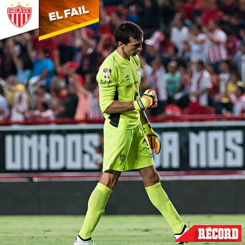 Marcelo Barovero en un partido con los Rayos del Necaxa