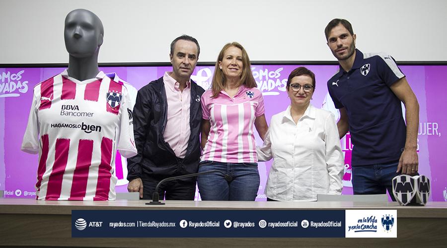 Presentación de la playera rosa de Monterrey