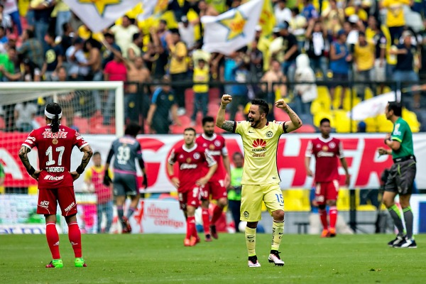 Osmar Mares celebra un gol del América frente a Tijuana