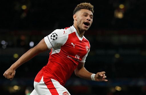 Oxlade-Chamberlain también participó en el festín inglés