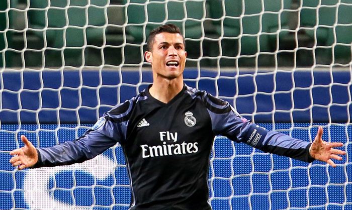 Cristiano Ronaldo reclama en juego contra Legia