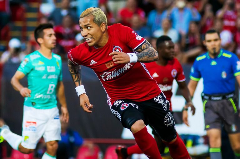 El delantero colombiano festeja un gol con Xolos de Tijuana