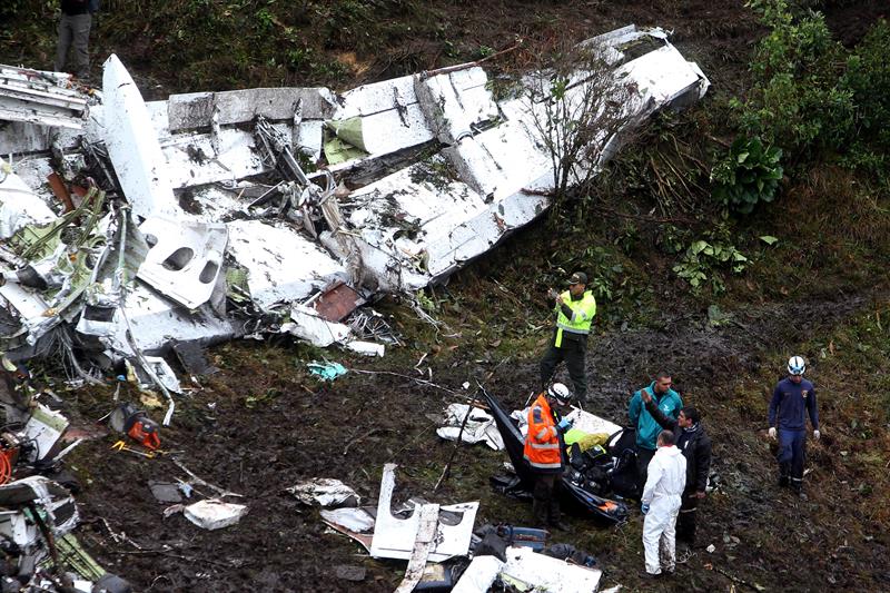 Nave que transportaba a Chapecoense, tras desplomarse