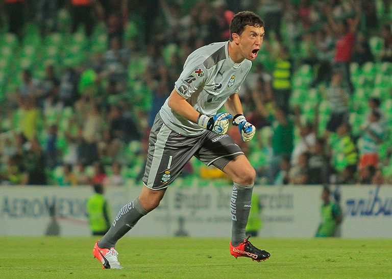 Marchesín celebra con el uniforme de Santos