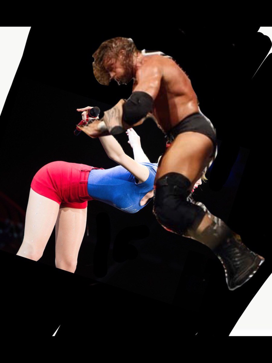 Triple H le aplica un Pedigree