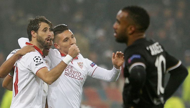 Sevilla festeja y Lyon se lamenta tras quedar fuera de Champions