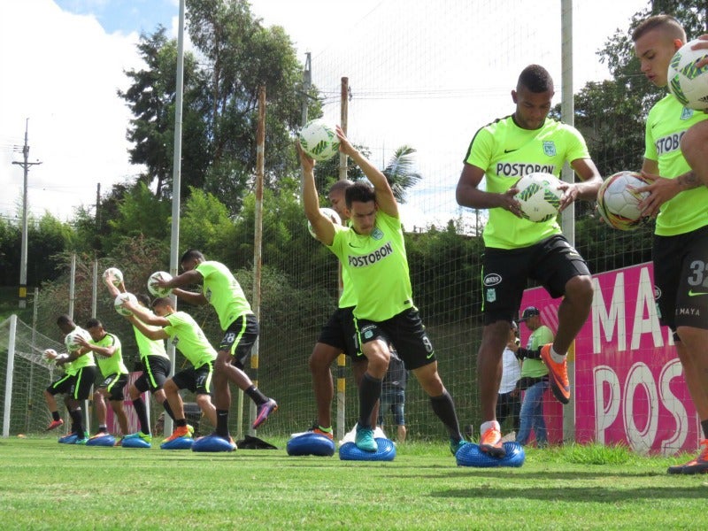 Jugadores de Atlético Nacional en entrenamiento