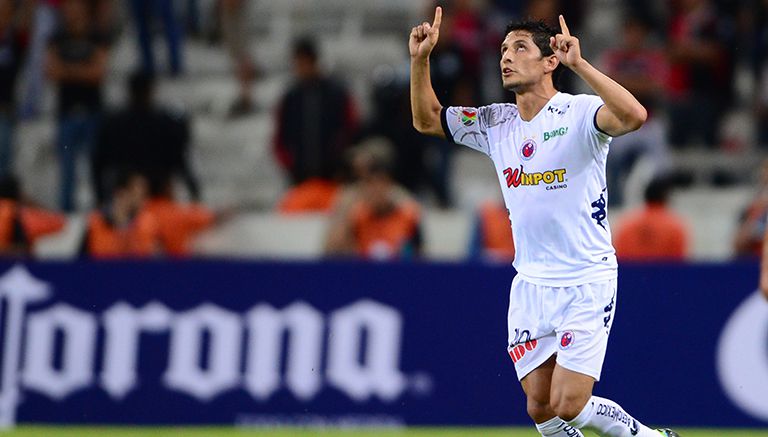 Ángel Reyna festeja un gol durante su estancia en Veracruz