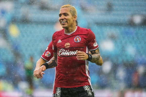 Dayro Moreno en un juego de Tijuana en el estadio Azul