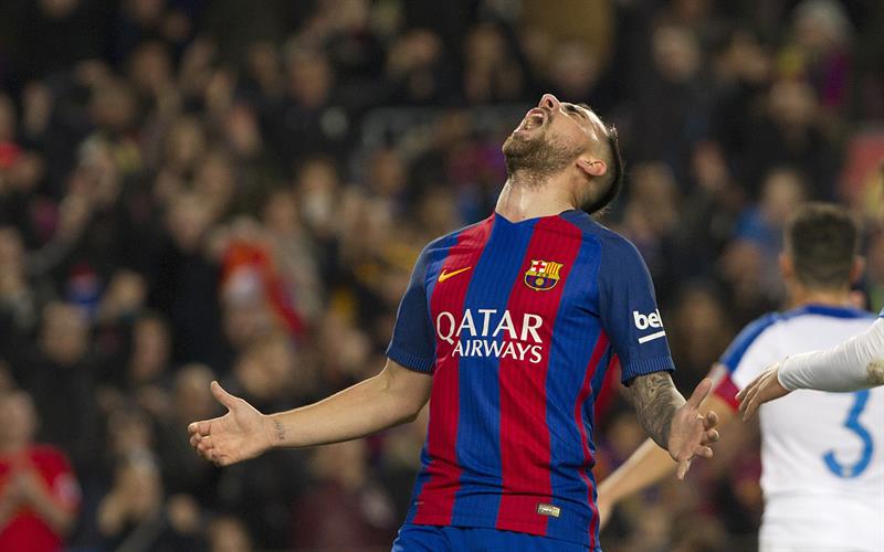 Paco Alcácer festeja su primer gol con el Barcelona