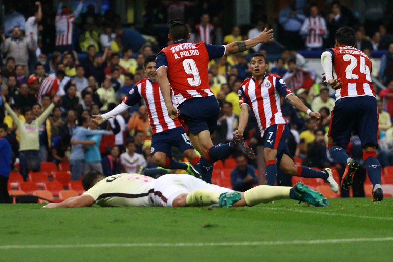 Pulido celebra su gol contra el acérrimo rival
