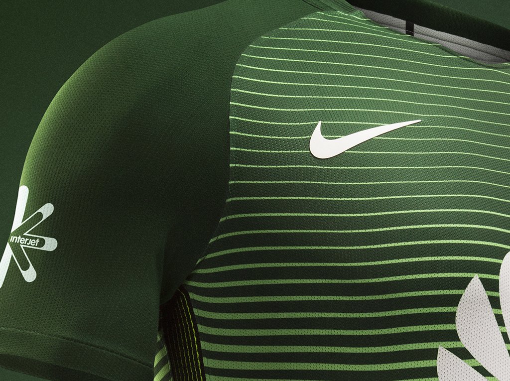 El logo de Nike aparece en color blanco