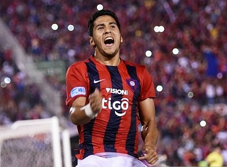Domínguez grita eufórico una anotación con Cerro Porteño