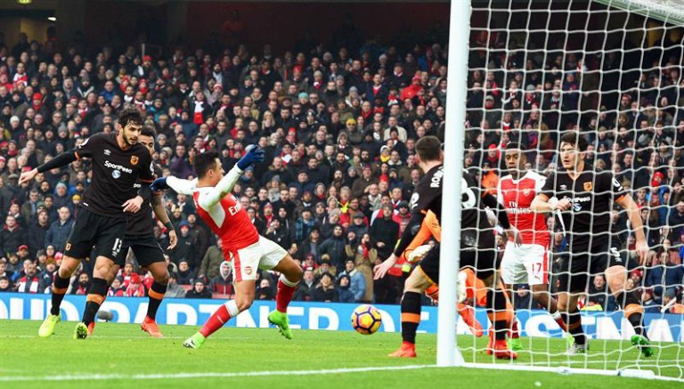 Alexis Sánchez anota su primer gol contra el Hull City