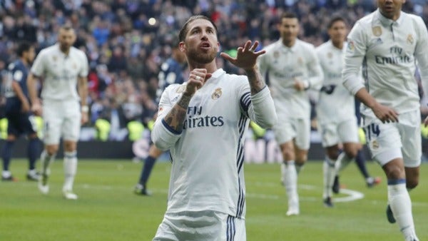 Ramos festeja una anotación con Real Madrid en 2017