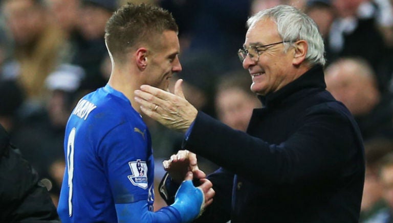 Ranieri y Vardi en un partido del Leicester