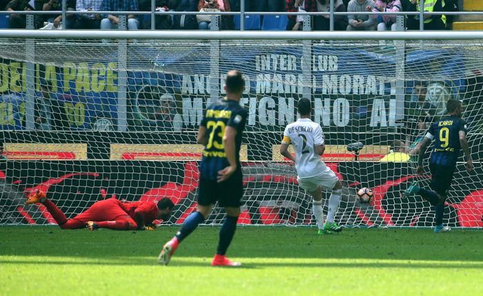 Icardi marca el segundo gol del Inter en el 'Derby della Madonnina'