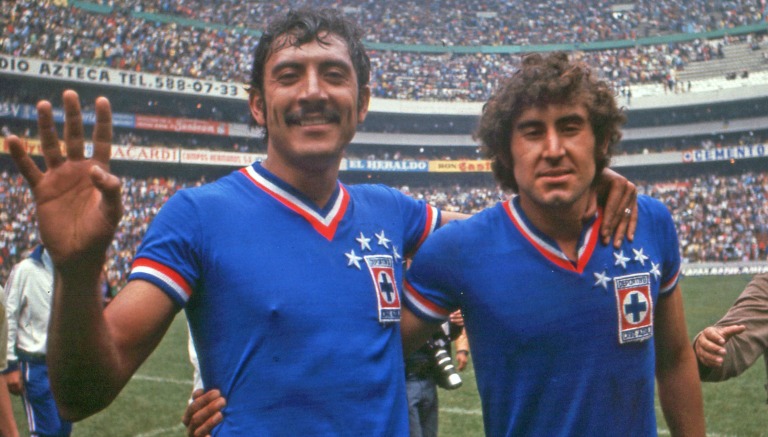 Guzmán y Vera, en el festejo del campeonato de 1973-1974