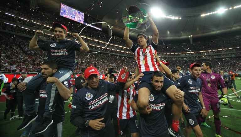 Zaldívar y Brizuela son levantados en hombros tras ganar la Copa MX