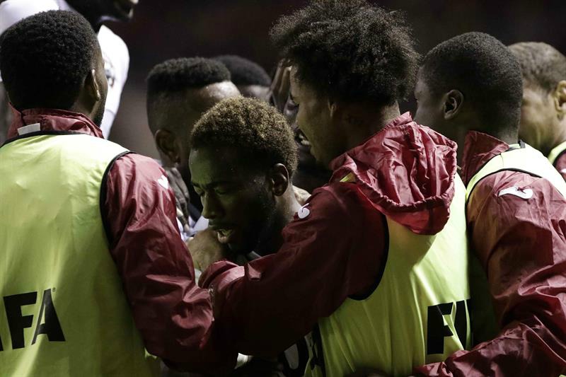 Jugadores de Trinidad y Tobago festejan un gol