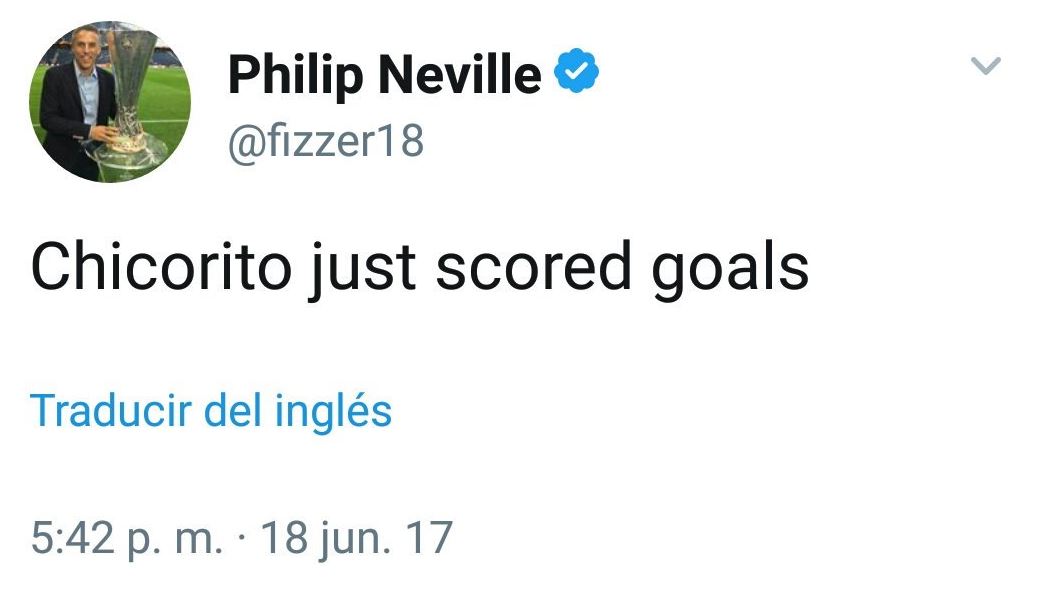 El tuit de Phil Neville donde se equivocó al nombrar Chicorito
