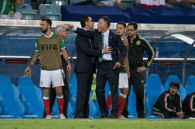 Osorio reclamara furioso al banquillo de Nueva Zelanda