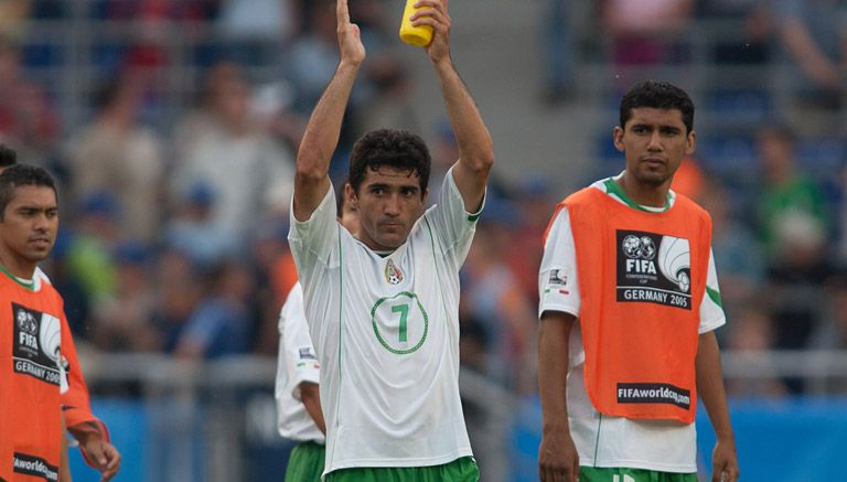 Sinha aplaude a la afición en la Copa Confederaciones 2005