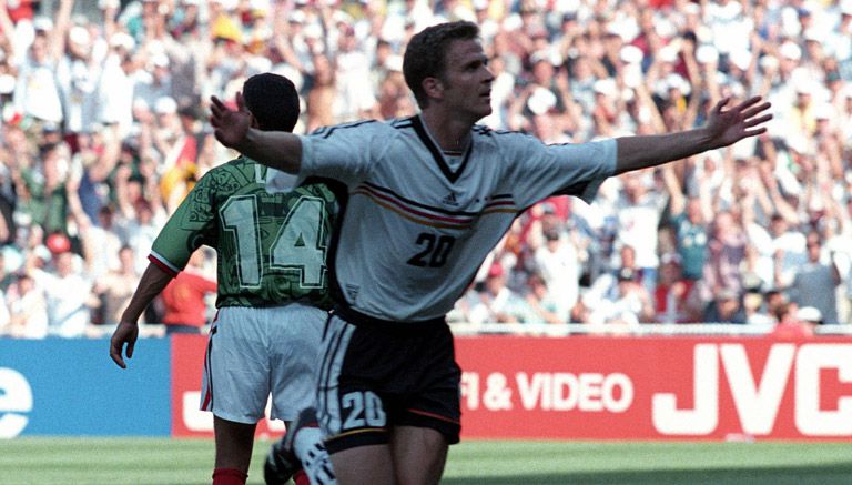 Bierhoff celebra el gol del triunfo de Alemania en 1998